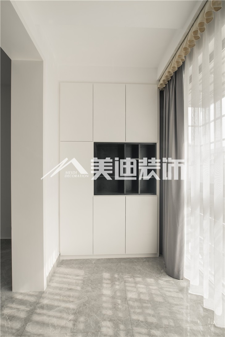 北辰三角洲現(xiàn)代簡(jiǎn)約風(fēng)裝修案例圖—陽(yáng)臺(tái)