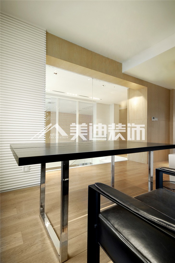 融科東南海現代簡約風裝修案例圖—客廳