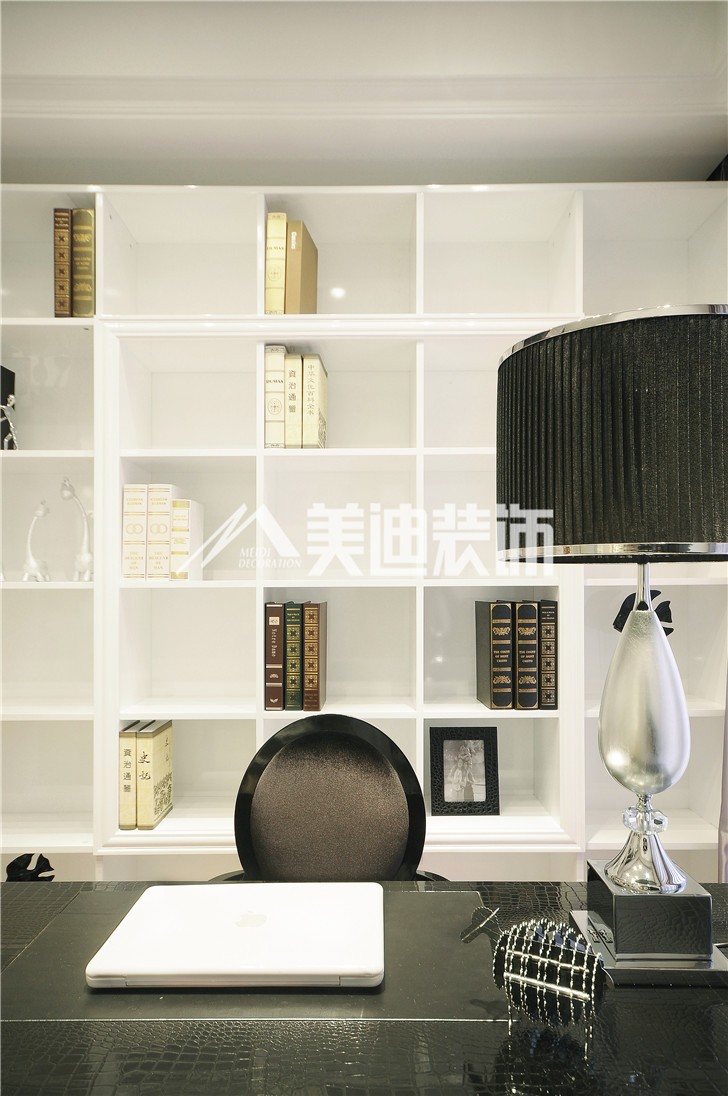 云頂梅溪湖新奢古典風(fēng)裝修案例圖—書(shū)房