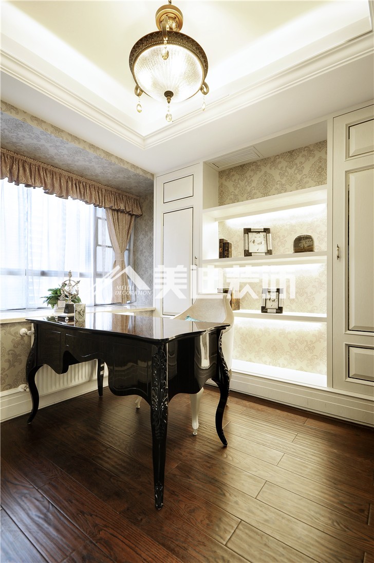 融科東南海新奢古典風(fēng)裝修案例圖—書房