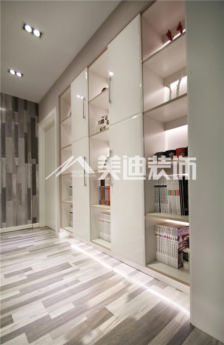 蘭亭玥島現(xiàn)代簡(jiǎn)約風(fēng)裝修案例圖—過(guò)道