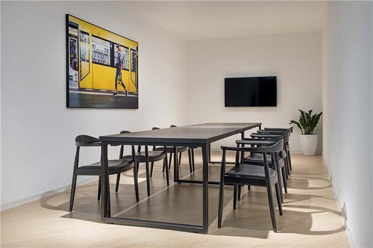 星沙領克4S店2000平工裝現代風裝修案例圖—休息室