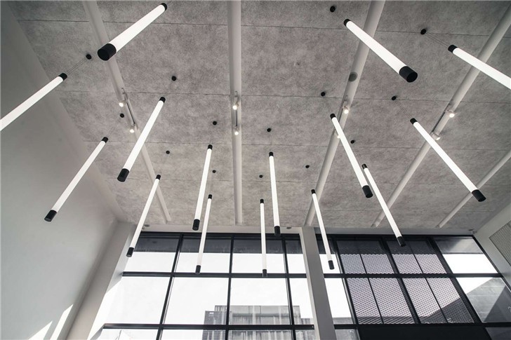 星沙領克4S店2000平工裝現代風裝修案例圖—展廳