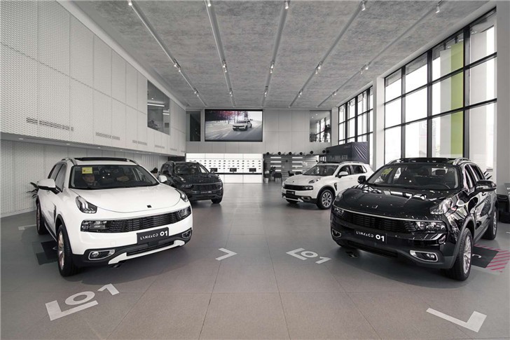 星沙領克4S店2000平工裝現代風裝修案例圖—展廳