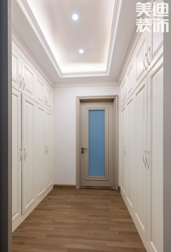 中隆國際御璽220平米美式輕奢風裝修案例實拍圖-衣帽間