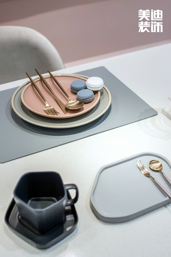 長(zhǎng)房半島藍(lán)灣100㎡法式輕奢風(fēng)裝修案例效果圖-餐廳